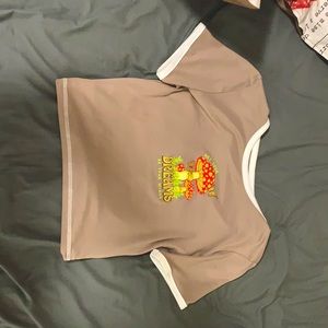 Crop-top not to tight stretches to fit body.